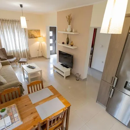 Appartement Σπίτι Με Αυλή Στη Ναύπακτο à Nafpaktos Extérieur photo